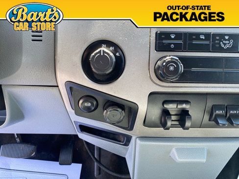 Used 2015 Ford F350 XLT w/ XLT Premium Package AWD/4WD image 32