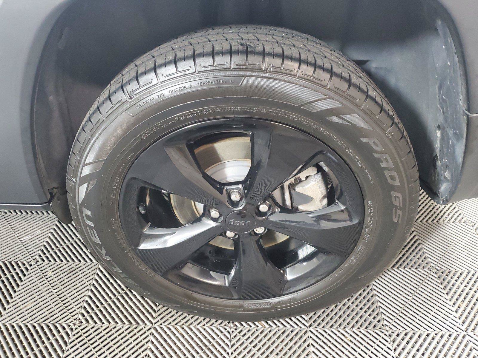 Used 2021 Jeep Cherokee Latitude Plus AWD/4WD image 9