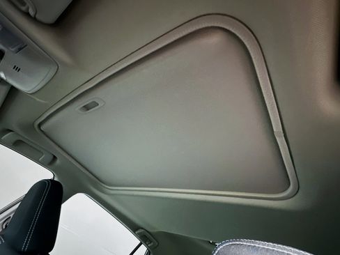 Used 2018 Toyota RAV4 XLE FWD image 25