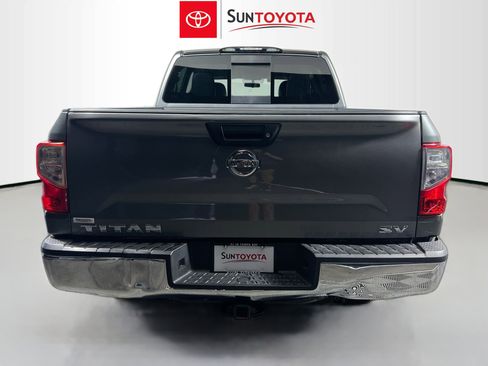 Used 2017 Nissan Titan SV RWD image 5