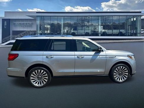 Certified 2021 Lincoln Navigator Reserve w/ Luxury Package AWD/4WD image 10
