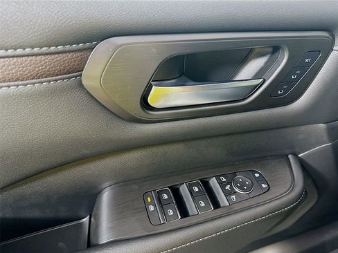 New 2026 Nissan Armada SL w/ Captain's Chari Seat Package image 12