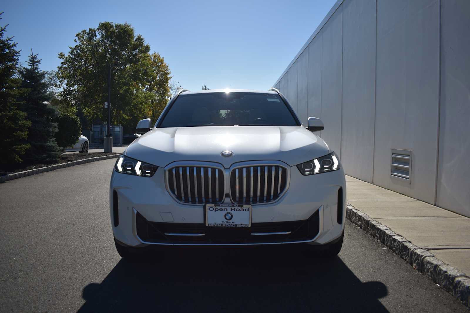 Used 2025 BMW X5 xDrive40i w/ Climate Comfort Package AWD/4WD image 2
