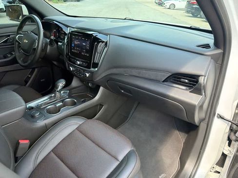 Used 2024 Chevrolet Traverse High Country FWD image 13
