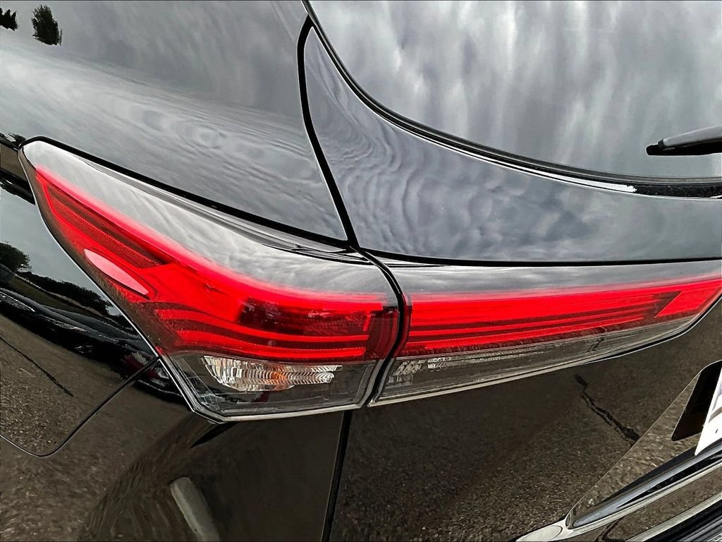 Used 2021 Toyota Highlander Limited AWD/4WD image 25