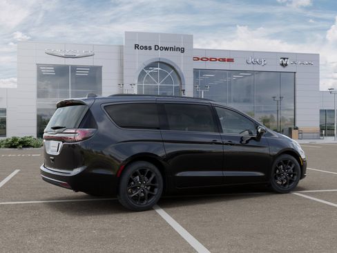 New 2026 Chrysler Pacifica Select w/ S Appearance Package FWD image 4