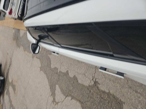 Used 2018 Land Rover Range Rover Velar S AWD/4WD image 31