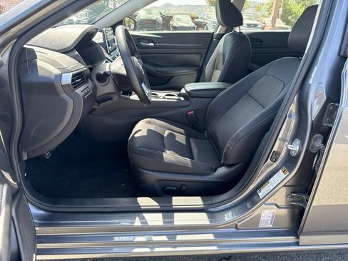 Used 2024 Nissan Altima 2.5 SV FWD image 21