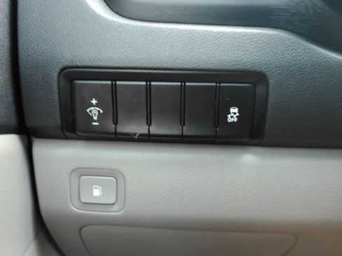 Used 2021 Kia Sedona LX FWD image 42