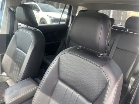 Used 2022 Volkswagen Tiguan SE w/ Panoramic Sunroof Package AWD/4WD image 14