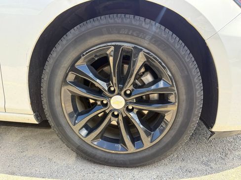 Used 2017 Chevrolet Malibu Hybrid w/ Leather Package FWD image 9