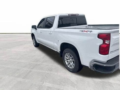 Used 2021 Chevrolet Silverado 1500 LT w/ Convenience Package II image 3