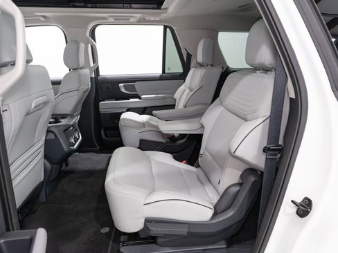 Used 2025 Ford Expedition Max Platinum w/ Platinum Ultimate Package AWD/4WD image 33