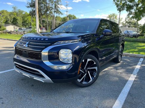 Used 2022 Mitsubishi Outlander SE AWD/4WD image 3