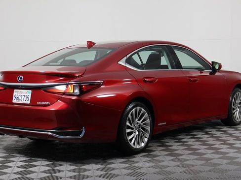 Used 2022 Lexus ES 300h w/ Accessory Package FWD image 4