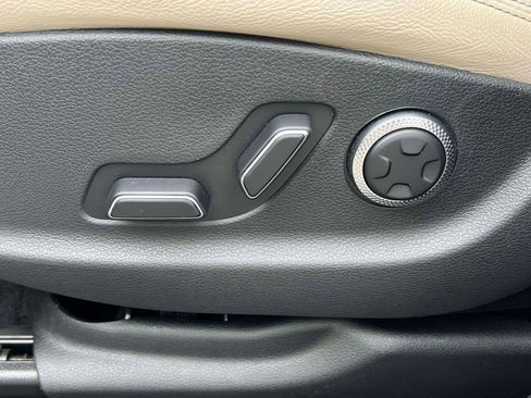 Certified 2023 Genesis GV70 2.5T Select w/ Select Package image 19