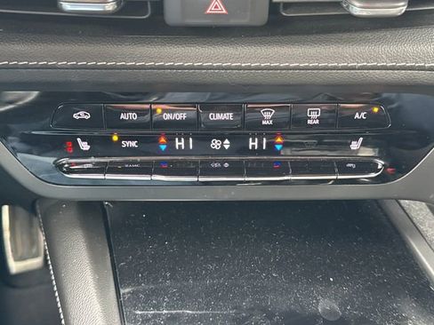 Used 2023 Buick Envision Preferred w/ Sport Touring Package AWD/4WD image 32