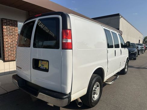 Used 2019 Chevrolet Express 3500 w/ Driver Convenience Package RWD image 4