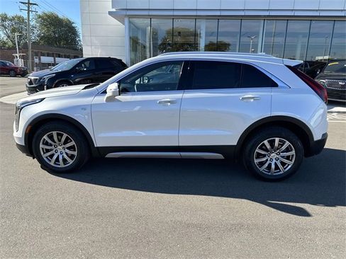Certified 2022 Cadillac XT4 Premium Luxury w/ Enhanced Visibility Package image 39