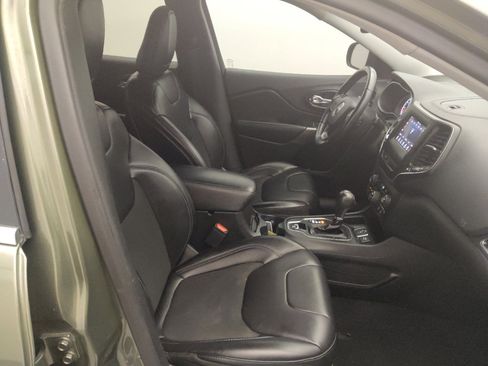 Used 2019 Jeep Cherokee Latitude Plus w/ Comfort/Convenience Group FWD image 21
