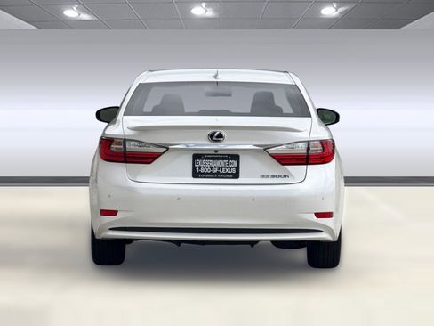 Used 2018 Lexus ES 300h w/ Luxury Package FWD image 9
