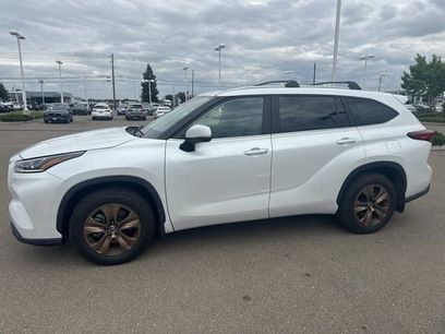 Used 2023 Toyota Highlander Bronze Edition