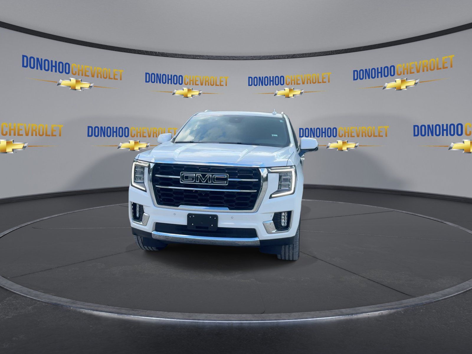 Used 2024 GMC Yukon SLT w/ SLT Premium Package AWD/4WD image 6