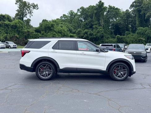 Used 2026 Ford Explorer ST AWD/4WD image 9
