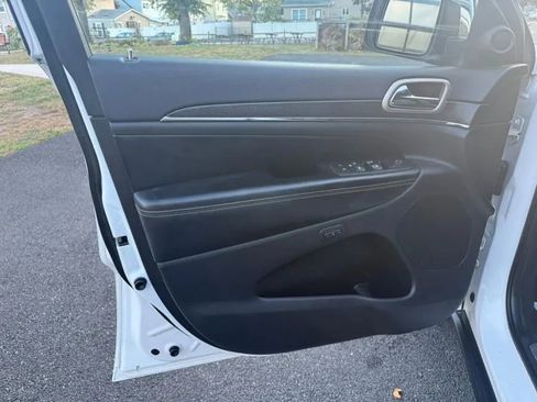 Used 2016 Jeep Grand Cherokee Limited image 26