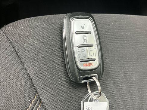 Used 2017 Chrysler Pacifica Touring FWD image 24