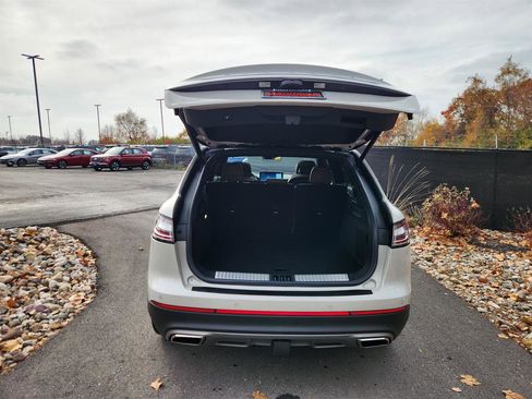 Certified 2021 Lincoln Nautilus Reserve w/ Equipment Group 202A image 21