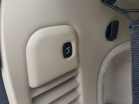 Used 2017 Jeep Grand Cherokee Overland image 15