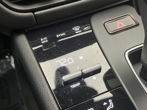 Used 2025 Porsche Macan image 16