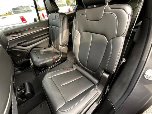 New 2025 Jeep Grand Cherokee L Limited w/ Black Appearance Package image 10