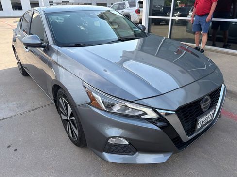 Used 2021 Nissan Altima 2.5 SV w/ SV Premium Package FWD image 4