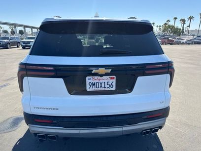 Used 2024 Chevrolet Traverse LT