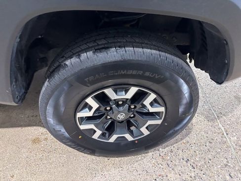 Used 2021 Toyota Tacoma TRD Off-Road w/ TRD Premium Off Road Package image 11