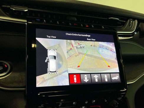 Used 2023 Jeep Grand Cherokee 4WD 4xe w/ Luxury Tech Group II image 31