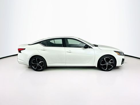 Used 2023 Nissan Altima 2.5 SR w/ SR Premium Package FWD image 10
