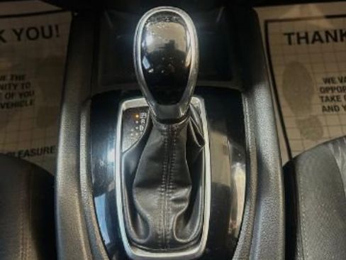 Used 2019 Nissan Rogue S image 15