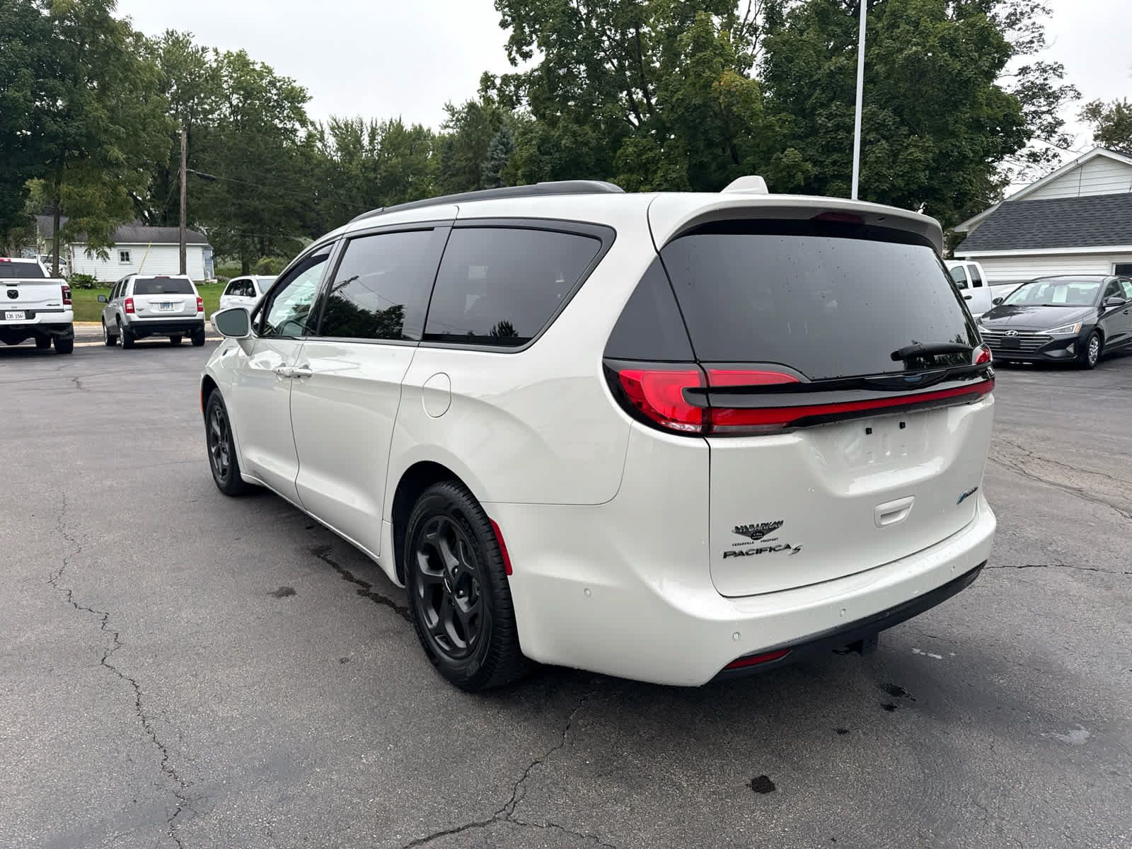 Used 2021 Chrysler Pacifica Limited w/ Premium & Safety Sphere Group FWD image 5