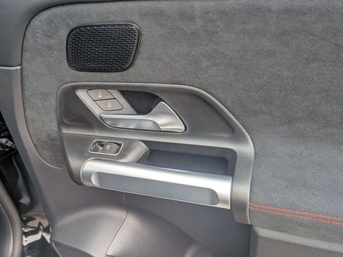 Certified 2025 Mercedes-Benz GLB 250 4MATIC image 36