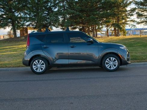 Used 2022 Kia Soul LX image 7