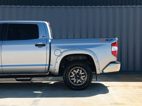 Used 2017 Toyota Tundra SR5 w/ SR5 Upgrade Package image 33