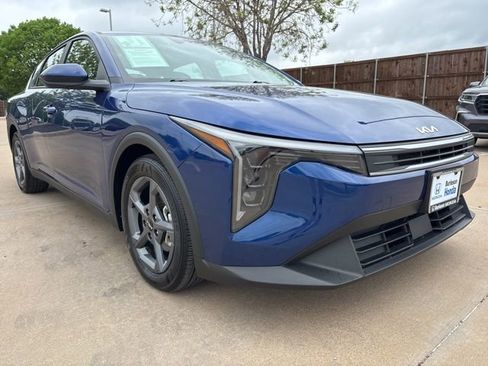 Used 2025 Kia K4 FWD image 2