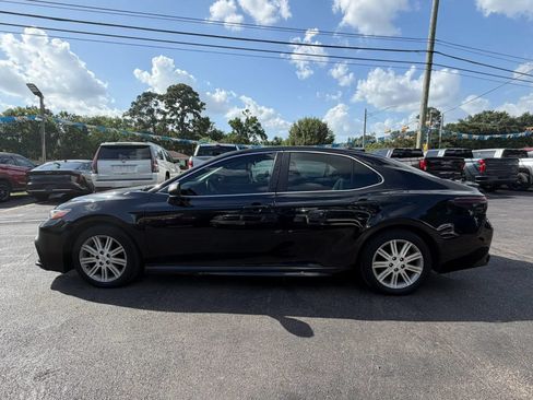 Used 2022 Toyota Camry SE FWD image 10