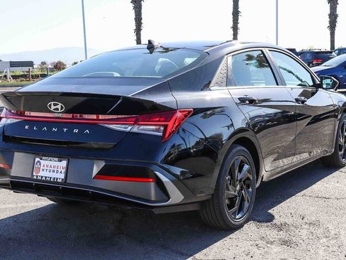 New 2026 Hyundai Elantra SEL Sport FWD image 6