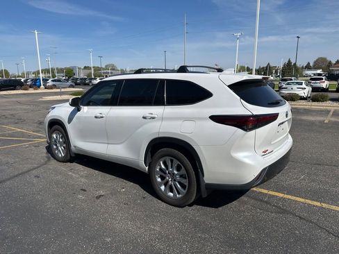 Used 2023 Toyota Highlander Limited AWD/4WD image 3
