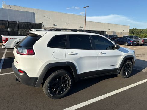 Used 2021 Jeep Cherokee Trailhawk w/ Sun, Sound & Nav Group AWD/4WD image 4