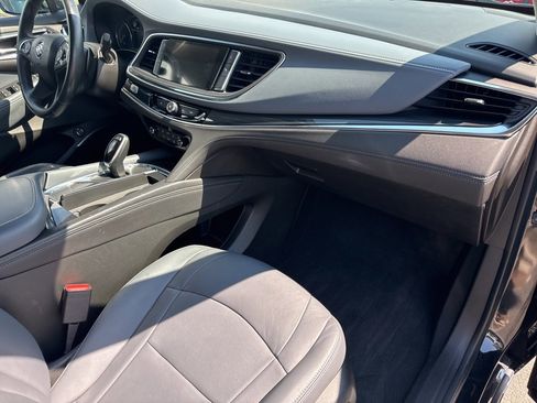 Used 2021 Buick Enclave Essence image 30